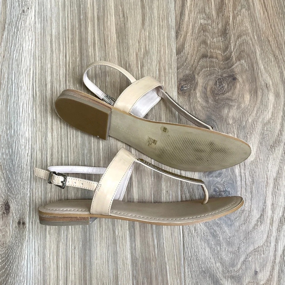 BCBGeneration Sandals Beige Gold
Metal Logo Sz 8 EUC - Picture 3 of 5